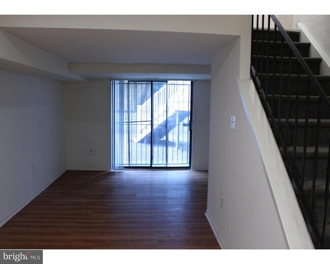 Building Photo - 2031 South St