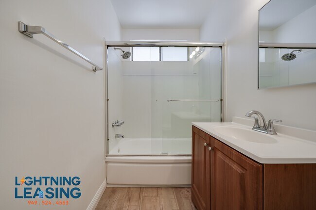 Building Photo - 5130 1/2 Yarmouth-25D