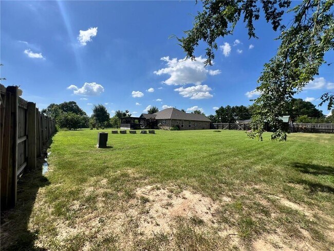 Building Photo - 904 E McCann Rd