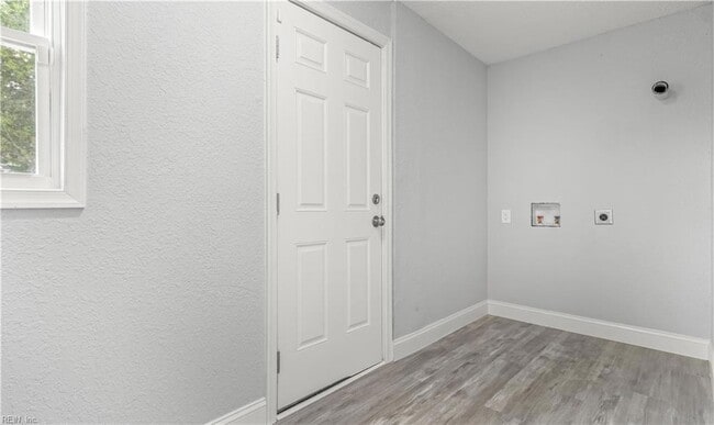 Building Photo - 1503 E Indian River Rd