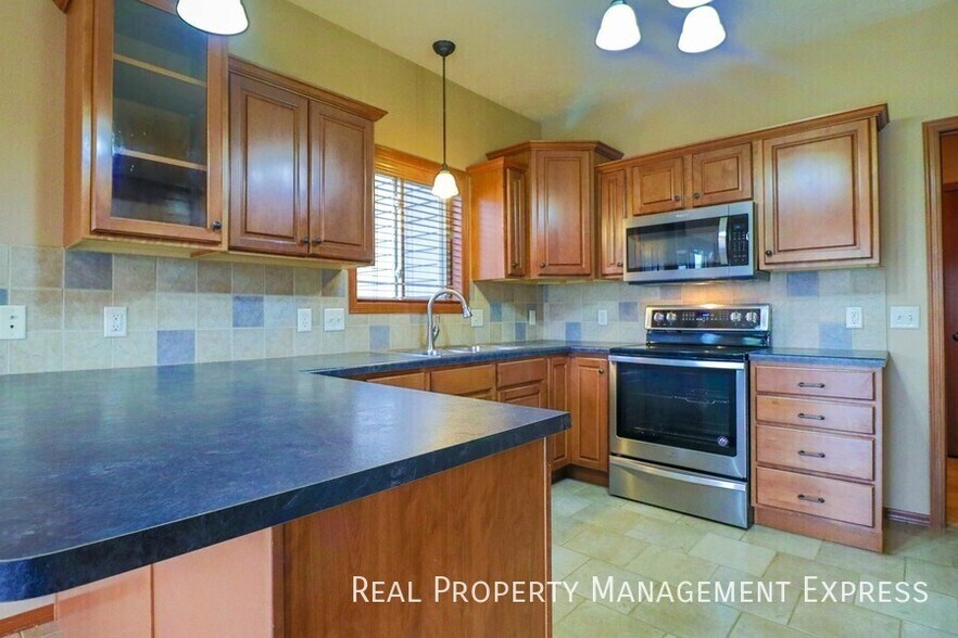 Building Photo - 7905 S Grass Creek Dr