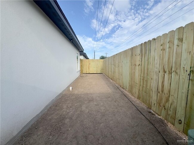 Building Photo - 1304 Rosewood Ln