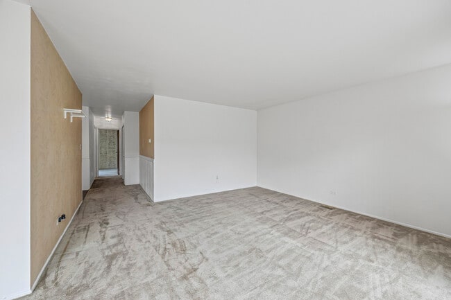 Building Photo - 21W256 Briarcliff Rd