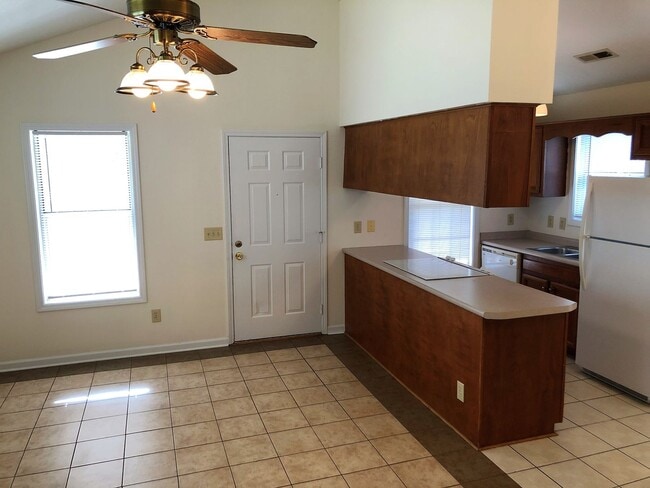 Building Photo - Great Bungalow in 28409! 2 Bed / 2 Bath