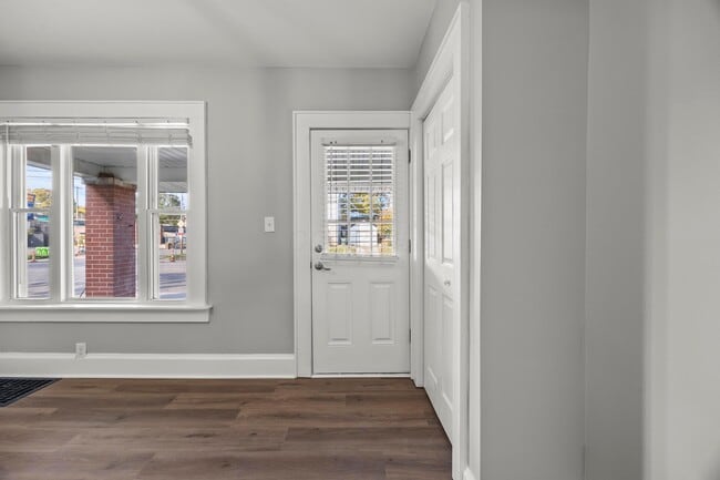 Building Photo - 2876 Indianola Ave