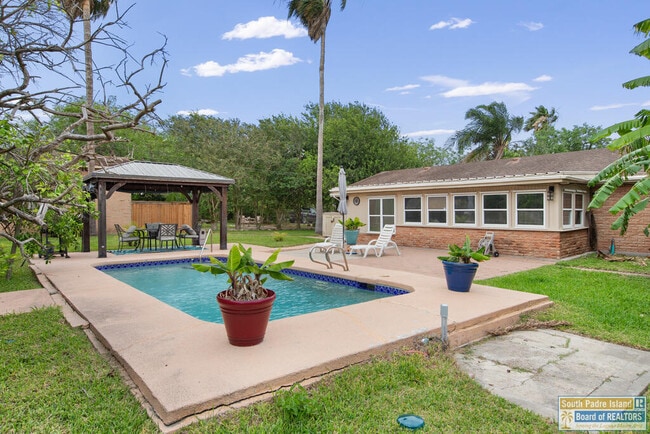 Building Photo - 421 Mesquite Dr