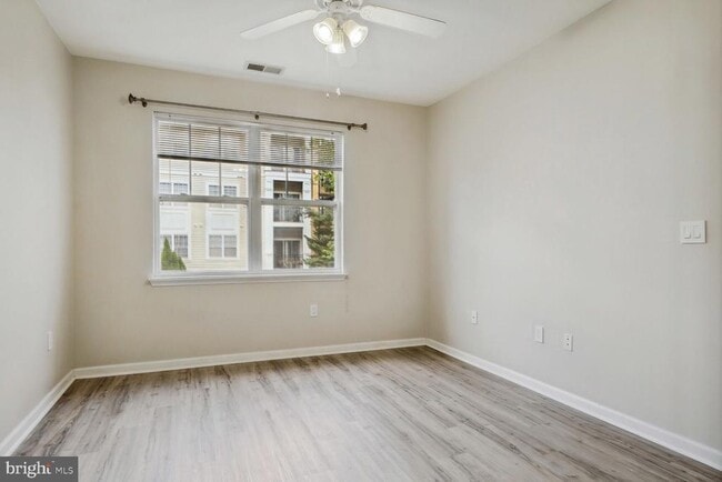 Building Photo - 12949 Centre Park Cir