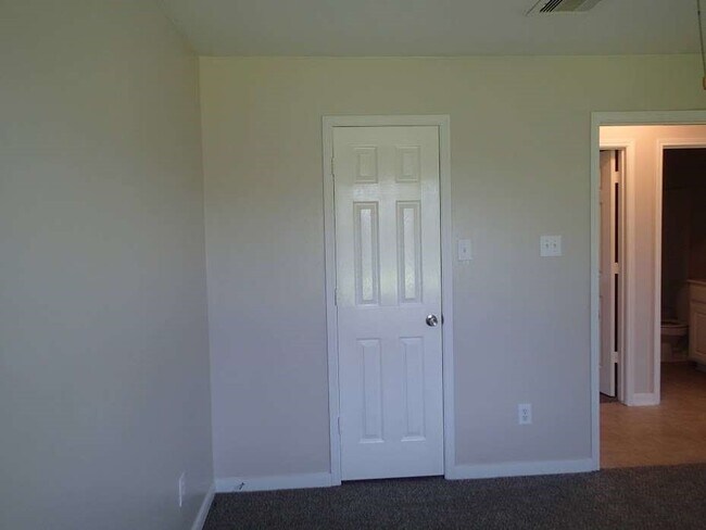 Building Photo - 6906 Lost Timber Ln