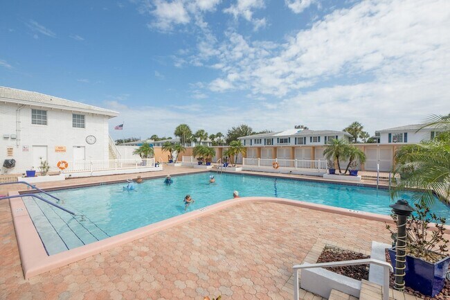 Building Photo - 2260 NE 67th St