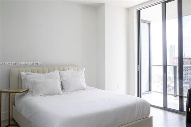 Building Photo - 121 NE 34th St