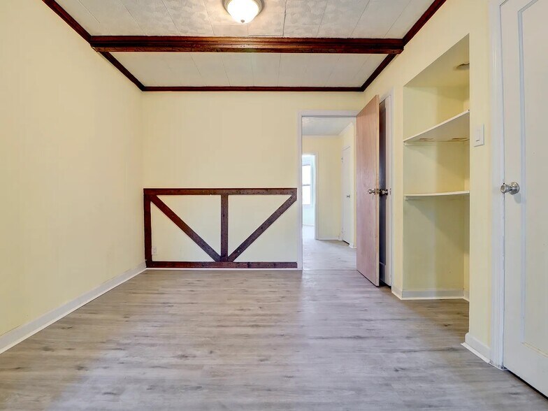 Building Photo - 6819 Cooper Ave