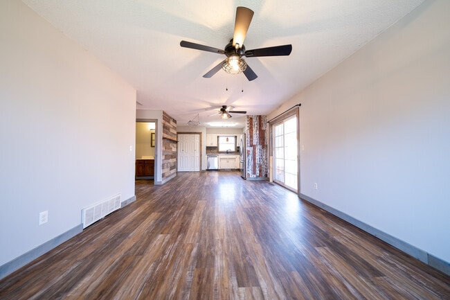 Building Photo - 1705 Slater Ln