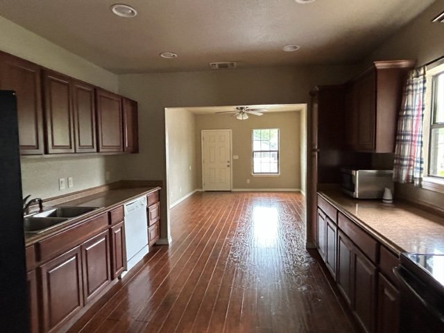 Building Photo - Renovated Harlandale 3 Bedroom, 2 Bathroom...