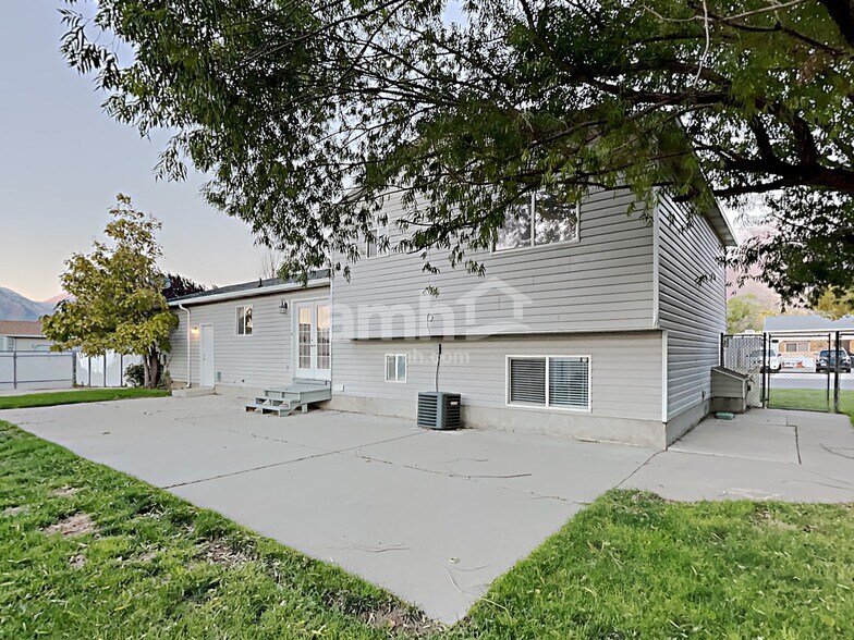 Building Photo - 1428 S 2850 E