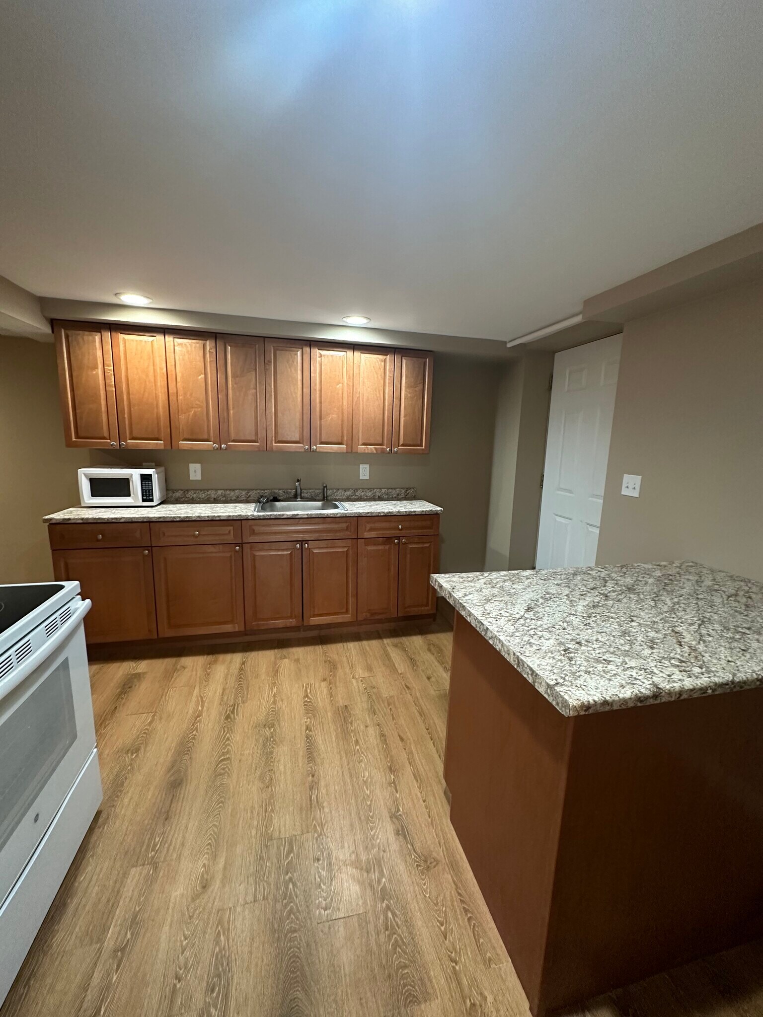 Building Photo - 67 Russell St