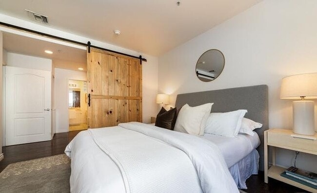 Building Photo - 4060 Glencoe Ave