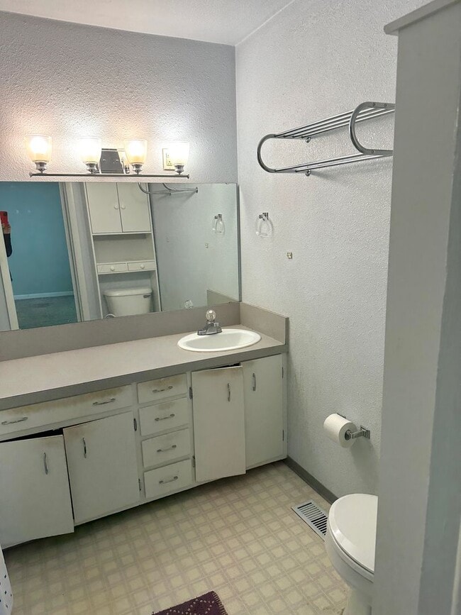 Building Photo - Two-Bedroom in North End