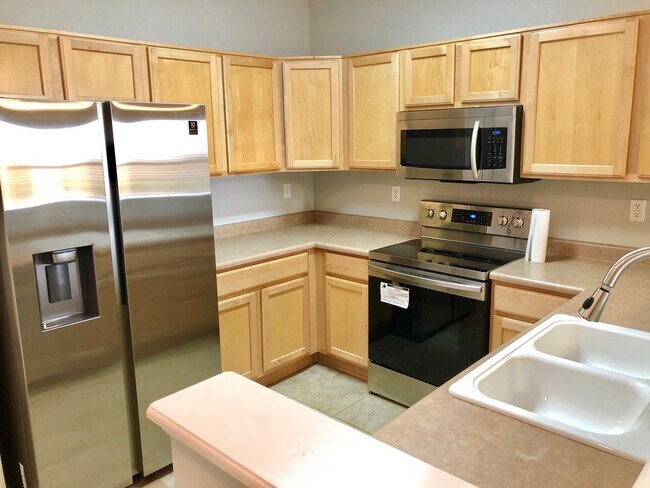 Building Photo - Bright & Inviting 1st Floor Condo for Rent!