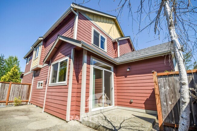 Building Photo - Beautiful Home In Puyallup! Easy JBLM Comm...