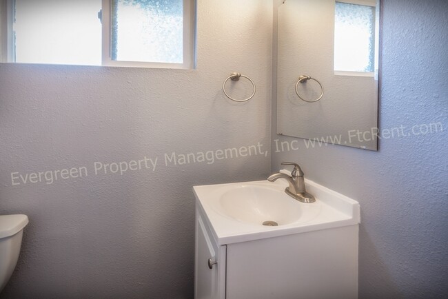 Building Photo - Adorable 3-bedroom Close to CSU and Old Town!