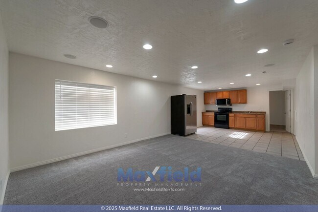 Building Photo - BRAND NEW CARPET - 6BD 4BTH 2GAR - Home in Lehi