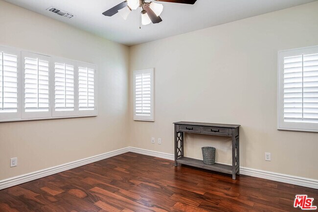 Building Photo - 4520 Tyrone Ave