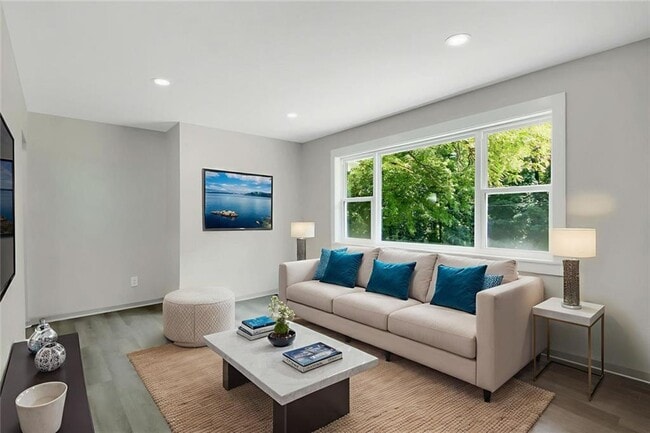 Building Photo - 2926 Monterey Dr