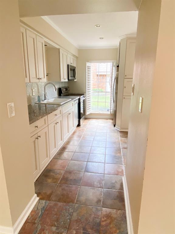 Building Photo - 471 Bendwood Dr