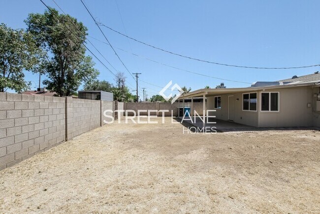 Building Photo - Charming 4 bedroom home in Phoenix!