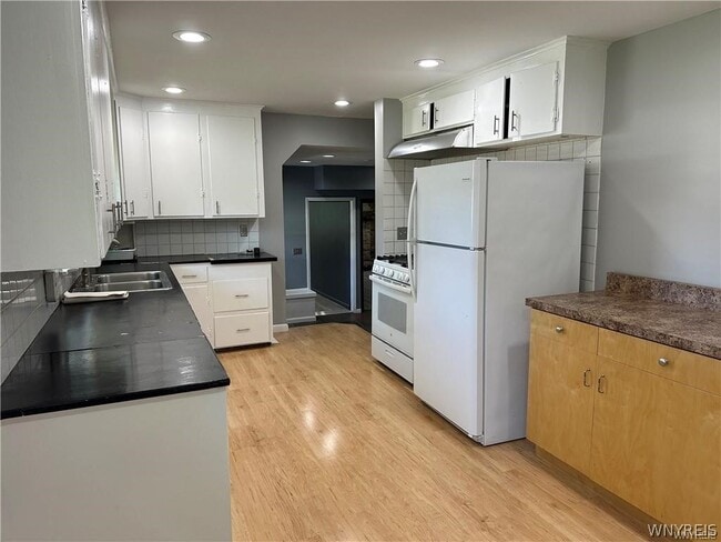 Building Photo - 7841 Transit Rd