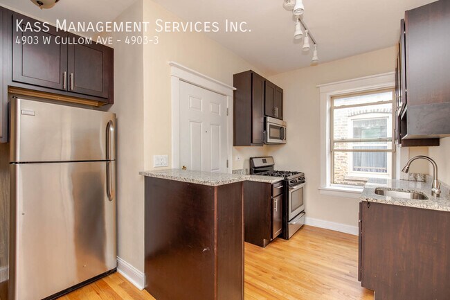 Building Photo - 4903 W Cullom Ave