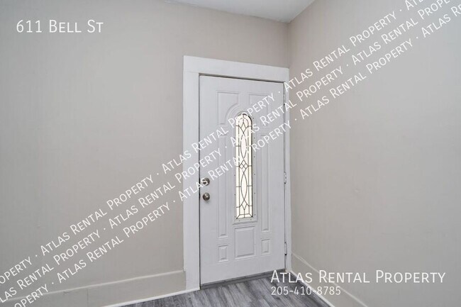 Building Photo - 611 Bell St