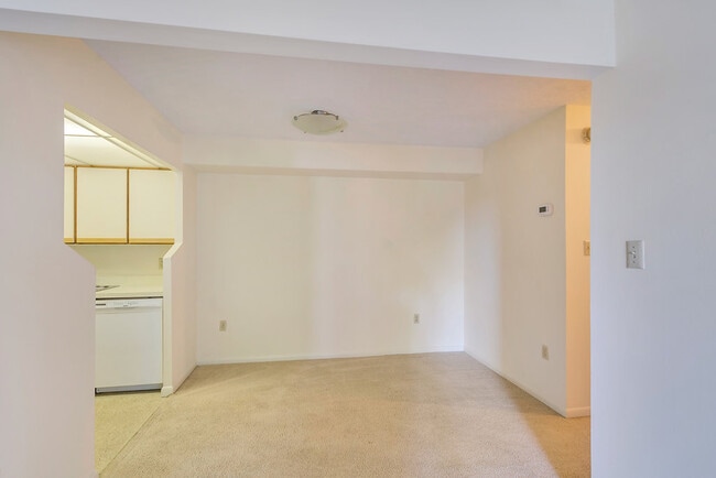 Building Photo - 134 Turtle Creek Rd #6