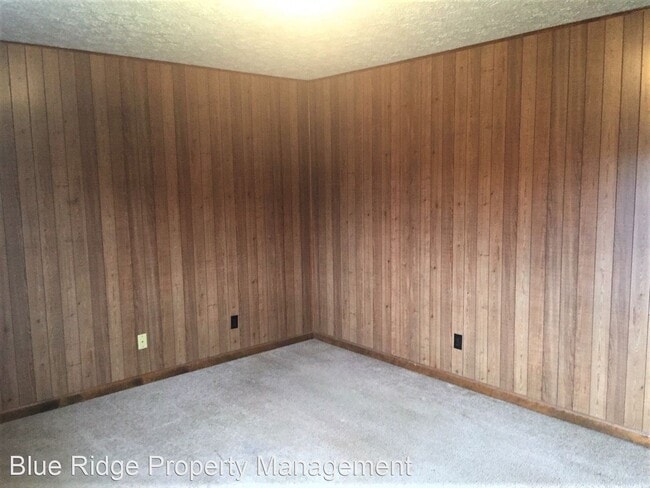 Building Photo - 549 N Holston River Dr