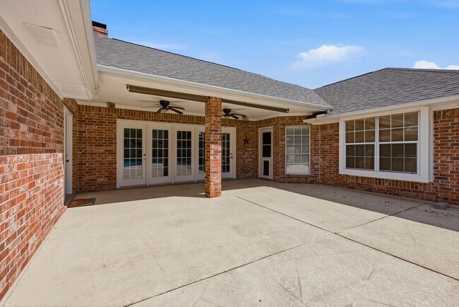 Building Photo - 905 Winged Foot Dr