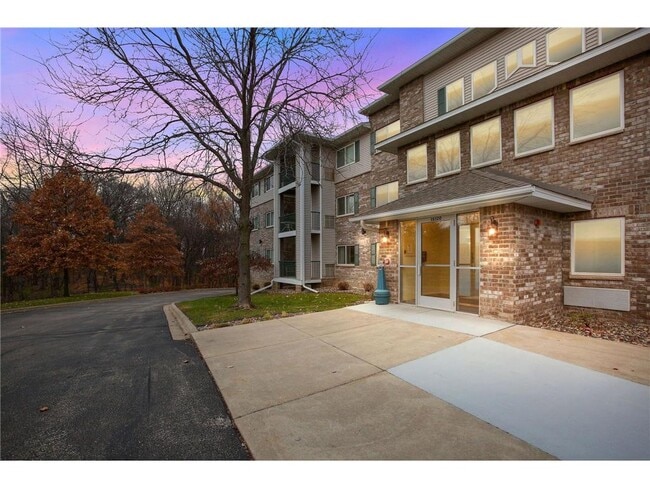 Building Photo - 16520 Tranquility Ct