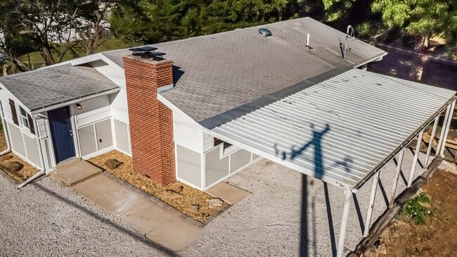 Building Photo - 181 SE State Rte 13