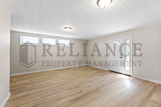 Building Photo - 3332 S Downtain St
