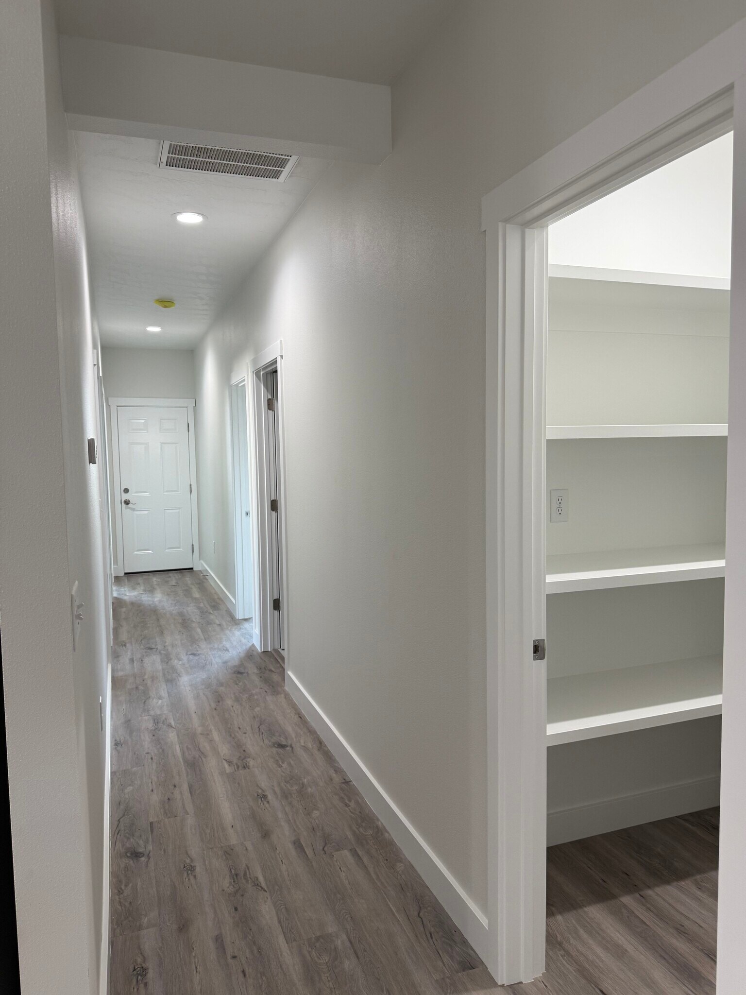 Building Photo - 8673 Charles Rd NE