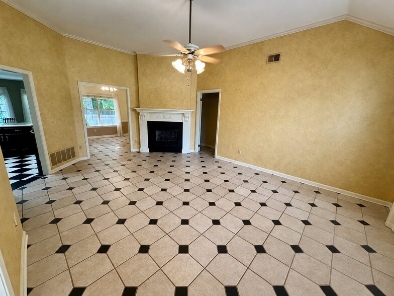Building Photo - 3211 Shadow Green Ln