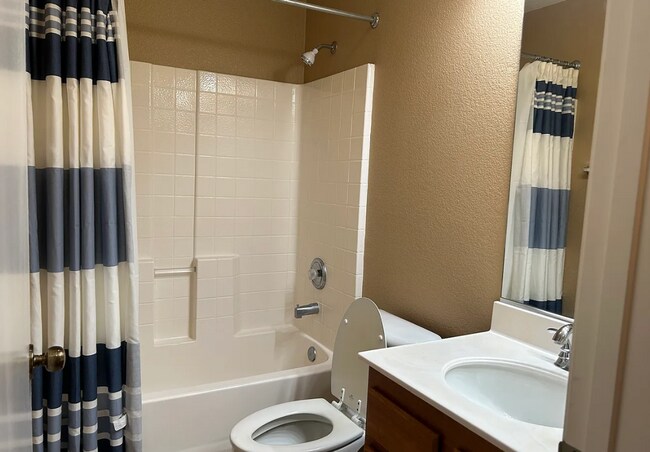 Building Photo - Gorgeous Oceanside Home