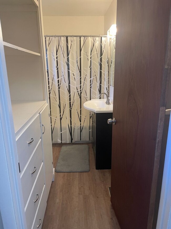 Building Photo - Off the beaten path