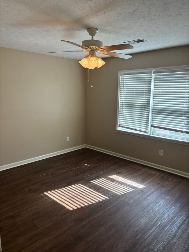 Building Photo - 6313 Olde Towne Dr