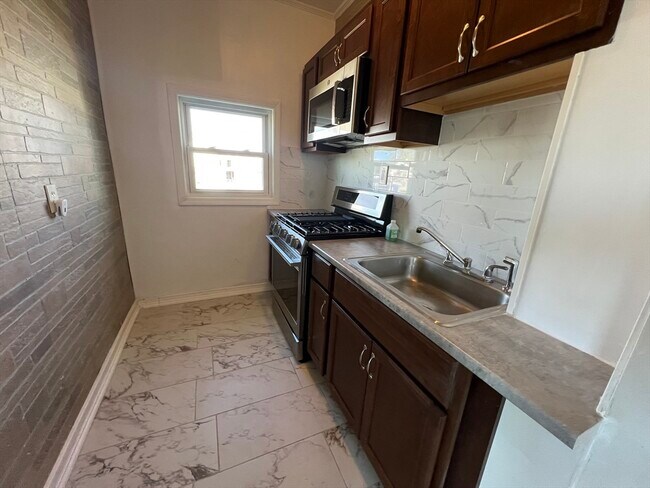 Building Photo - 109 Walker St