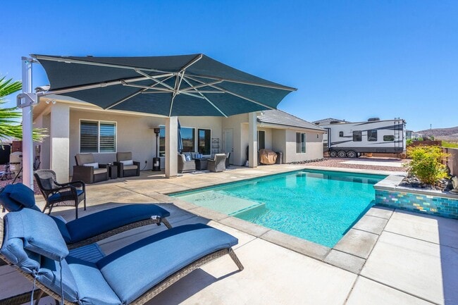 Building Photo - Stunning 5 Bed, 3 Bath Home with a 3 Car Garage