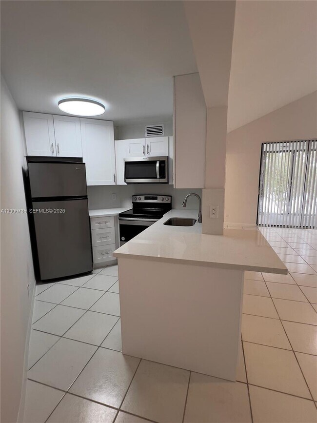 Building Photo - 216 Lake Pointe Dr