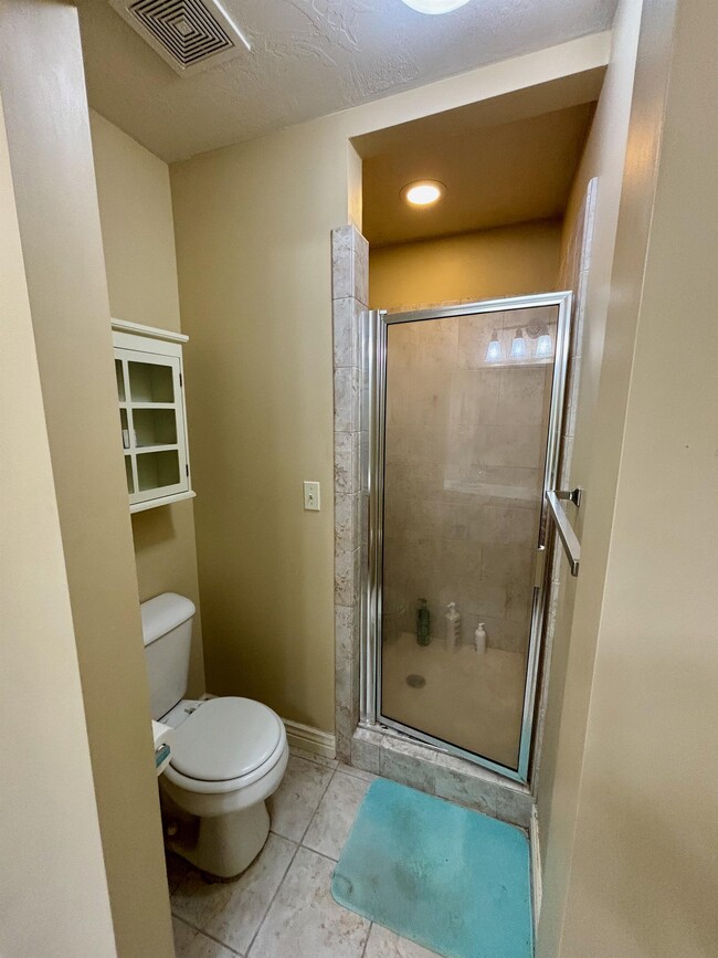 Building Photo - 946 E 6795 S