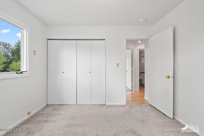 Building Photo - Newly Updated 4 Bedroom UMED Home!