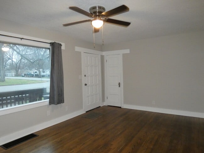 Building Photo - Beautiful Updated Home in North Kansas City School District!