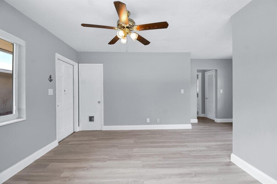 Primary Photo - 4751 NE 21st Ter